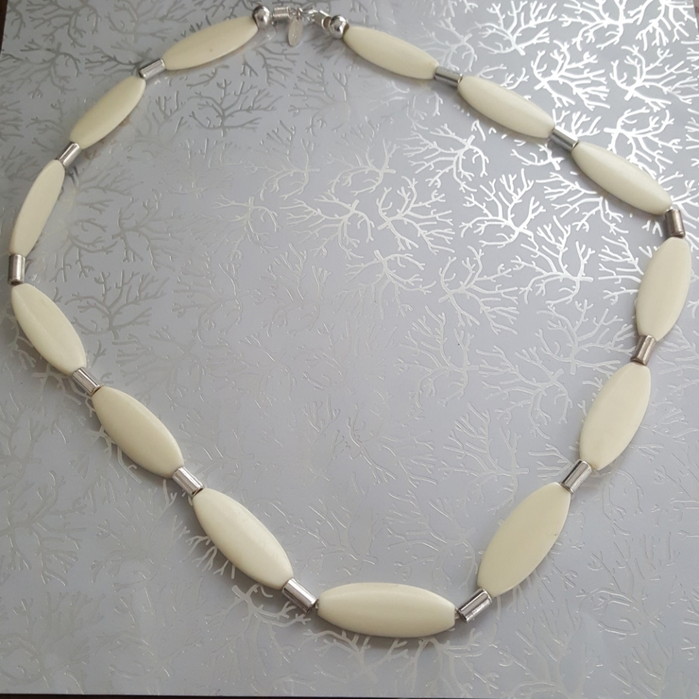 Bead necklace